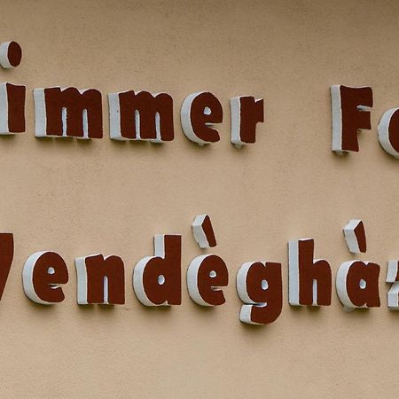 Zimmer Feri Vendeghaz Hotel Abaújszántó Eksteriør billede